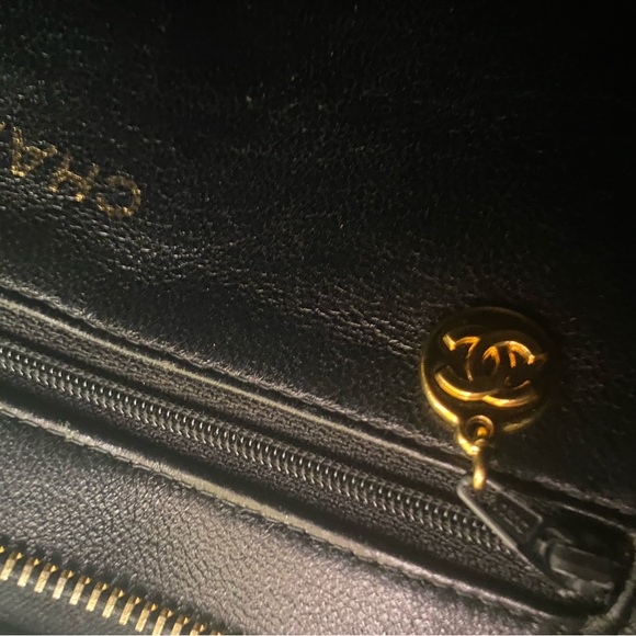 Chanel Timeless Medallion Handbag Purse w dustbag & CC medallion + Gold … - Picture 9 of 16